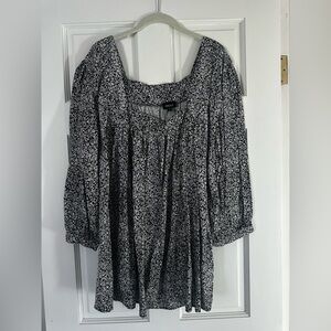 Cute black and white patterned Jones New York blouse. Size 3x